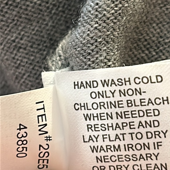 ORVIS Women's Gray  V neck Long Sleeve 100% Merino Wool Sweater Size Medium - Picture 6 of 6